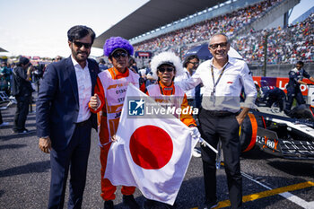 2023-09-24 - BEN SULAYEM Mohammed (uae), President of the FIA, DOMENICALI Stefano (ita), Chairman and CEO Formula One Group FOG, portrait, marshall during the 2023 Formula 1 Lenovo Japanese Grand Prix, 16th round of the 2023 Formula One World Championship from September 22 to 24, 2023 on the Suzuka International Racing Course, in Suzuka - F1 - JAPANESE GRAND PRIX 2023 - RACE - FORMULA 1 - MOTORS