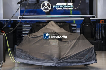 2023-09-24 - Mercedes AMG F1 Team W14, covered during the night for Parc Ferme during the 2023 Formula 1 Lenovo Japanese Grand Prix, 16th round of the 2023 Formula One World Championship from September 22 to 24, 2023 on the Suzuka International Racing Course, in Suzuka - F1 - JAPANESE GRAND PRIX 2023 - RACE - FORMULA 1 - MOTORS