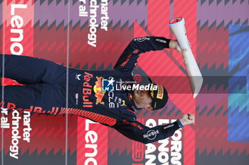 2023-09-24 - VERSTAPPEN Max (ned), Red Bull Racing RB19, portrait celebration Red Bull Racing constructor’s championship 2023 podium trophy during the 2023 Formula 1 Lenovo Japanese Grand Prix, 16th round of the 2023 Formula One World Championship from September 22 to 24, 2023 on the Suzuka International Racing Course, in Suzuka - F1 - JAPANESE GRAND PRIX 2023 - RACE - FORMULA 1 - MOTORS