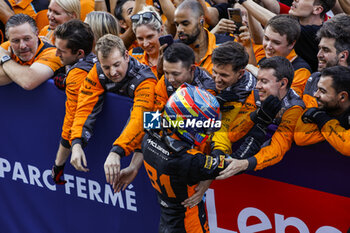 2023-09-24 - PIASTRI Oscar (aus), McLaren F1 Team MCL60, portrait BROWN Zak (usa), CEO of of McLaren Racing, portrait celebration during the 2023 Formula 1 Lenovo Japanese Grand Prix, 16th round of the 2023 Formula One World Championship from September 22 to 24, 2023 on the Suzuka International Racing Course, in Suzuka - F1 - JAPANESE GRAND PRIX 2023 - RACE - FORMULA 1 - MOTORS