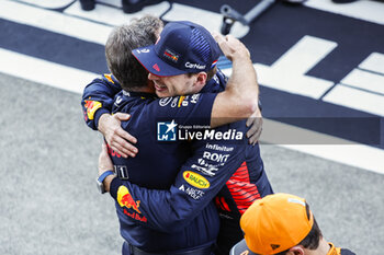 2023-09-24 - VERSTAPPEN Max (ned), Red Bull Racing RB19, portrait celebrates with HORNER Christian (gbr), Team Principal of Red Bull Racing, portrait the Red Bull Racing constructors' championships of 2023 during the 2023 Formula 1 Lenovo Japanese Grand Prix, 16th round of the 2023 Formula One World Championship from September 22 to 24, 2023 on the Suzuka International Racing Course, in Suzuka - F1 - JAPANESE GRAND PRIX 2023 - RACE - FORMULA 1 - MOTORS
