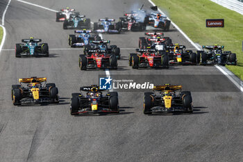 2023-09-24 - start of the race, depart, 81 PIASTRI Oscar (aus), McLaren F1 Team MCL60, action 01 VERSTAPPEN Max (nld), Red Bull Racing RB19, action 04 NORRIS Lando (gbr), McLaren F1 Team MCL60, action during the 2023 Formula 1 Lenovo Japanese Grand Prix, 16th round of the 2023 Formula One World Championship from September 22 to 24, 2023 on the Suzuka International Racing Course, in Suzuka - F1 - JAPANESE GRAND PRIX 2023 - RACE - FORMULA 1 - MOTORS