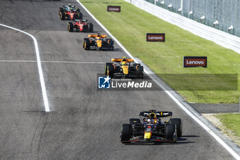 2023-09-24 - 01 VERSTAPPEN Max (nld), Red Bull Racing RB19, action 04 NORRIS Lando (gbr), McLaren F1 Team MCL60, action during the 2023 Formula 1 Lenovo Japanese Grand Prix, 16th round of the 2023 Formula One World Championship from September 22 to 24, 2023 on the Suzuka International Racing Course, in Suzuka - F1 - JAPANESE GRAND PRIX 2023 - RACE - FORMULA 1 - MOTORS