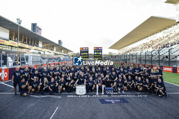 2023-09-24 - Red Bull Racing celebration 2023 constructors champions HORNER Christian (gbr), Team Principal of Red Bull Racing, portrait VERSTAPPEN Max (ned), Red Bull Racing RB19, portrait PEREZ Sergio (mex), Red Bull Racing RB19, portrait mechanic, mecanicien, mechanics during the 2023 Formula 1 Lenovo Japanese Grand Prix, 16th round of the 2023 Formula One World Championship from September 22 to 24, 2023 on the Suzuka International Racing Course, in Suzuka - F1 - JAPANESE GRAND PRIX 2023 - RACE - FORMULA 1 - MOTORS