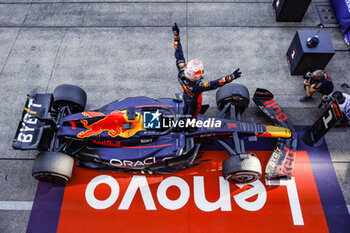 2023-09-24 - VERSTAPPEN Max (ned), Red Bull Racing RB19, portrait celebrates his victory and Red Bull Racing constructor championship during the 2023 Formula 1 Lenovo Japanese Grand Prix, 16th round of the 2023 Formula One World Championship from September 22 to 24, 2023 on the Suzuka International Racing Course, in Suzuka - F1 - JAPANESE GRAND PRIX 2023 - RACE - FORMULA 1 - MOTORS