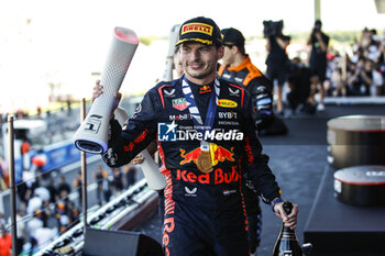 2023-09-24 - VERSTAPPEN Max (ned), Red Bull Racing RB19, portrait podium during the 2023 Formula 1 Lenovo Japanese Grand Prix, 16th round of the 2023 Formula One World Championship from September 22 to 24, 2023 on the Suzuka International Racing Course, in Suzuka - F1 - JAPANESE GRAND PRIX 2023 - RACE - FORMULA 1 - MOTORS