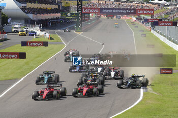 2023-09-24 - start of the race, depart, 16 LECLERC Charles (mco), Scuderia Ferrari SF-23, action 55 SAINZ Carlos (spa), Scuderia Ferrari SF-23, action 44 HAMILTON Lewis (gbr), Mercedes AMG F1 Team W14, action during the 2023 Formula 1 Lenovo Japanese Grand Prix, 16th round of the 2023 Formula One World Championship from September 22 to 24, 2023 on the Suzuka International Racing Course, in Suzuka - F1 - JAPANESE GRAND PRIX 2023 - RACE - FORMULA 1 - MOTORS