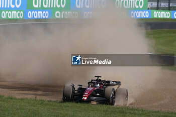 2023-09-24 - 77 BOTTAS Valtteri (fin), Alfa Romeo F1 Team Stake C43, action crash, accident, during the 2023 Formula 1 Lenovo Japanese Grand Prix, 16th round of the 2023 Formula One World Championship from September 22 to 24, 2023 on the Suzuka International Racing Course, in Suzuka - F1 - JAPANESE GRAND PRIX 2023 - RACE - FORMULA 1 - MOTORS