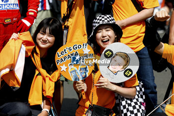 2023-09-24 - Japanese spectators, fans during the 2023 Formula 1 Lenovo Japanese Grand Prix, 16th round of the 2023 Formula One World Championship from September 22 to 24, 2023 on the Suzuka International Racing Course, in Suzuka - F1 - JAPANESE GRAND PRIX 2023 - RACE - FORMULA 1 - MOTORS