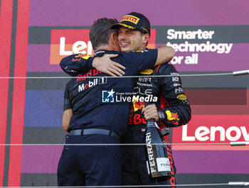 2023-09-24 - HORNER Christian (gbr), Team Principal of Red Bull Racing, portrait VERSTAPPEN Max (ned), Red Bull Racing RB19, portrait podium during the 2023 Formula 1 Lenovo Japanese Grand Prix, 16th round of the 2023 Formula One World Championship from September 22 to 24, 2023 on the Suzuka International Racing Course, in Suzuka - F1 - JAPANESE GRAND PRIX 2023 - RACE - FORMULA 1 - MOTORS