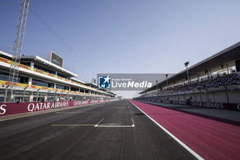 2023-10-05 - Lusail Circuit main straigth starting grid atmosphere during the 2023 Formula 1 Qatar Grand Prix, 17th round of the 2023 Formula One World Championship from October 6 to 8, 2023 on the Lusail International Circuit, in Doha, Qatar - F1 - QATAR GRAND PRIX 2023 - FORMULA 1 - MOTORS