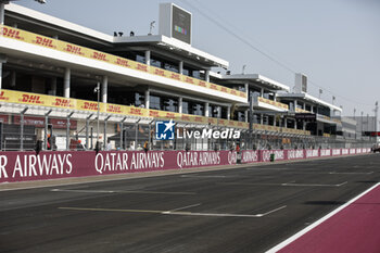 2023-10-05 - Lusail Circuit main straigth starting grid atmosphere during the 2023 Formula 1 Qatar Grand Prix, 17th round of the 2023 Formula One World Championship from October 6 to 8, 2023 on the Lusail International Circuit, in Doha, Qatar - F1 - QATAR GRAND PRIX 2023 - FORMULA 1 - MOTORS