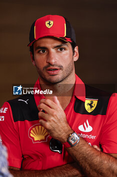 2023-10-05 - SAINZ Carlos (spa), Scuderia Ferrari SF-23, portrait during the 2023 Formula 1 Qatar Grand Prix, 17th round of the 2023 Formula One World Championship from October 6 to 8, 2023 on the Lusail International Circuit, in Doha, Qatar - F1 - QATAR GRAND PRIX 2023 - FORMULA 1 - MOTORS