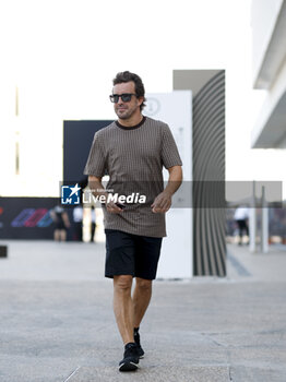 2023-10-05 - ALONSO Fernando (spa), Aston Martin F1 Team AMR23, portrait during the 2023 Formula 1 Qatar Grand Prix, 17th round of the 2023 Formula One World Championship from October 6 to 8, 2023 on the Lusail International Circuit, in Doha, Qatar - F1 - QATAR GRAND PRIX 2023 - FORMULA 1 - MOTORS