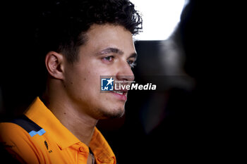 2023-10-05 - NORRIS Lando (gbr), McLaren F1 Team MCL60, portrait during the 2023 Formula 1 Qatar Grand Prix, 17th round of the 2023 Formula One World Championship from October 6 to 8, 2023 on the Lusail International Circuit, in Doha, Qatar - F1 - QATAR GRAND PRIX 2023 - FORMULA 1 - MOTORS