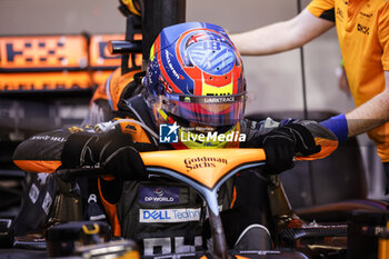 2023-10-06 - PIASTRI Oscar (aus), McLaren F1 Team MCL60, portrait during the 2023 Formula 1 Qatar Grand Prix, 17th round of the 2023 Formula One World Championship from October 6 to 8, 2023 on the Lusail International Circuit, in Doha, Qatar - F1 - QATAR GRAND PRIX 2023 - FORMULA 1 - MOTORS