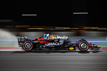 2023-10-06 - 01 VERSTAPPEN Max (nld), Red Bull Racing RB19, action during the 2023 Formula 1 Qatar Grand Prix, 17th round of the 2023 Formula One World Championship from October 6 to 8, 2023 on the Lusail International Circuit, in Doha, Qatar - F1 - QATAR GRAND PRIX 2023 - FORMULA 1 - MOTORS