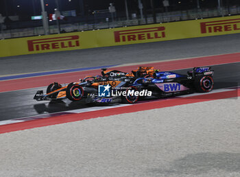 2023-10-06 - 10 GASLY Pierre (fra), Alpine F1 Team A523, action 81 PIASTRI Oscar (aus), McLaren F1 Team MCL60, action during the 2023 Formula 1 Qatar Grand Prix, 17th round of the 2023 Formula One World Championship from October 6 to 8, 2023 on the Lusail International Circuit, in Doha, Qatar - F1 - QATAR GRAND PRIX 2023 - FORMULA 1 - MOTORS