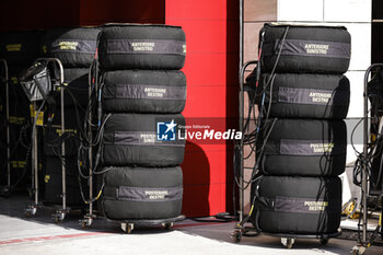 2023-10-07 - Pirelli tyres, pneus, tyre, pneu, blankets during the 2023 Formula 1 Qatar Grand Prix, 17th round of the 2023 Formula One World Championship from October 6 to 8, 2023 on the Lusail International Circuit, in Doha, Qatar - F1 - QATAR GRAND PRIX 2023 - FORMULA 1 - MOTORS