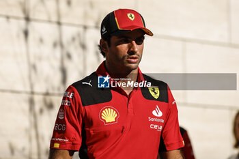 2023-10-07 - SAINZ Carlos (spa), Scuderia Ferrari SF-23, portrait during the 2023 Formula 1 Qatar Grand Prix, 17th round of the 2023 Formula One World Championship from October 6 to 8, 2023 on the Lusail International Circuit, in Doha, Qatar - F1 - QATAR GRAND PRIX 2023 - FORMULA 1 - MOTORS