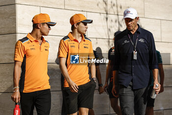 2023-10-07 - PIASTRI Oscar (aus), McLaren F1 Team MCL60, portrait NORRIS Lando (gbr), McLaren F1 Team MCL60, portrait WURZ Alex former F1 driver during the 2023 Formula 1 Qatar Grand Prix, 17th round of the 2023 Formula One World Championship from October 6 to 8, 2023 on the Lusail International Circuit, in Doha, Qatar - F1 - QATAR GRAND PRIX 2023 - FORMULA 1 - MOTORS