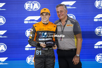 2023-10-07 - PIASTRI Oscar (aus), McLaren F1 Team MCL60, portrait pole sprint shootout ISOLA Mario (ita), Motorsport Racing Manager of Pirelli, portrait during the 2023 Formula 1 Qatar Grand Prix, 17th round of the 2023 Formula One World Championship from October 6 to 8, 2023 on the Lusail International Circuit, in Doha, Qatar - F1 - QATAR GRAND PRIX 2023 - FORMULA 1 - MOTORS