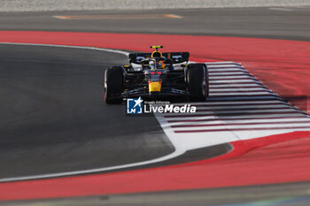 2023-10-07 - Repinted kerb, vibreur, turn T12 T13 11 PEREZ Sergio (mex), Red Bull Racing RB19, action during the 2023 Formula 1 Qatar Grand Prix, 17th round of the 2023 Formula One World Championship from October 6 to 8, 2023 on the Lusail International Circuit, in Doha, Qatar - F1 - QATAR GRAND PRIX 2023 - FORMULA 1 - MOTORS