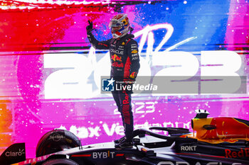 2023-10-07 - VERSTAPPEN Max (ned), Red Bull Racing RB19, 3-time World Champion celebration during the 2023 Formula 1 Qatar Grand Prix, 17th round of the 2023 Formula One World Championship from October 6 to 8, 2023 on the Lusail International Circuit, in Doha, Qatar - F1 - QATAR GRAND PRIX 2023 - FORMULA 1 - MOTORS