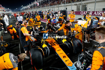 2023-10-07 - PIASTRI Oscar (aus), McLaren F1 Team MCL60, portrait on the grid during the 2023 Formula 1 Qatar Grand Prix, 17th round of the 2023 Formula One World Championship from October 6 to 8, 2023 on the Lusail International Circuit, in Doha, Qatar - F1 - QATAR GRAND PRIX 2023 - FORMULA 1 - MOTORS