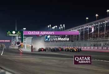 2023-10-07 - Start of the race, 81 PIASTRI Oscar (aus), McLaren F1 Team MCL60, action during the 2023 Formula 1 Qatar Grand Prix, 17th round of the 2023 Formula One World Championship from October 6 to 8, 2023 on the Lusail International Circuit, in Doha, Qatar - F1 - QATAR GRAND PRIX 2023 - FORMULA 1 - MOTORS