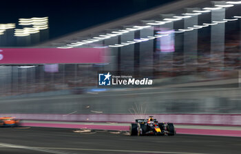 2023-10-07 - 01 VERSTAPPEN Max (nld), Red Bull Racing RB19, action during the 2023 Formula 1 Qatar Grand Prix, 17th round of the 2023 Formula One World Championship from October 6 to 8, 2023 on the Lusail International Circuit, in Doha, Qatar - F1 - QATAR GRAND PRIX 2023 - FORMULA 1 - MOTORS