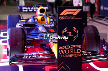 2023-10-07 - VERSTAPPEN Max (ned), Red Bull Racing RB19, 3-Time F1 World Champion Celebration with Kelly Piquet during the 2023 Formula 1 Qatar Grand Prix, 17th round of the 2023 Formula One World Championship from October 6 to 8, 2023 on the Lusail International Circuit, in Doha, Qatar - F1 - QATAR GRAND PRIX 2023 - FORMULA 1 - MOTORS