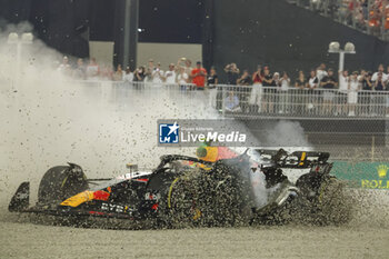 2023-10-07 - 11 PEREZ Sergio (mex), Red Bull Racing RB19, action crash, accident, during the 2023 Formula 1 Qatar Grand Prix, 17th round of the 2023 Formula One World Championship from October 6 to 8, 2023 on the Lusail International Circuit, in Doha, Qatar - F1 - QATAR GRAND PRIX 2023 - FORMULA 1 - MOTORS