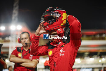 2023-10-07 - SAINZ Carlos (spa), Scuderia Ferrari SF-23, portrait during the 2023 Formula 1 Qatar Grand Prix, 17th round of the 2023 Formula One World Championship from October 6 to 8, 2023 on the Lusail International Circuit, in Doha, Qatar - F1 - QATAR GRAND PRIX 2023 - FORMULA 1 - MOTORS