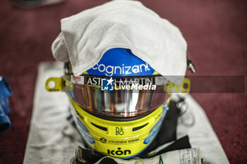 2023-10-07 - ALONSO Fernando (spa), Aston Martin F1 Team AMR23, helmet, casque, during the 2023 Formula 1 Qatar Grand Prix, 17th round of the 2023 Formula One World Championship from October 6 to 8, 2023 on the Lusail International Circuit, in Doha, Qatar - F1 - QATAR GRAND PRIX 2023 - FORMULA 1 - MOTORS