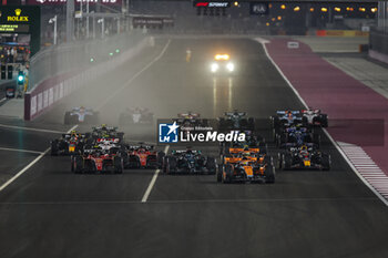 2023-10-07 - start of the race, depart, 81 PIASTRI Oscar (aus), McLaren F1 Team MCL60, action during the 2023 Formula 1 Qatar Grand Prix, 17th round of the 2023 Formula One World Championship from October 6 to 8, 2023 on the Lusail International Circuit, in Doha, Qatar - F1 - QATAR GRAND PRIX 2023 - FORMULA 1 - MOTORS