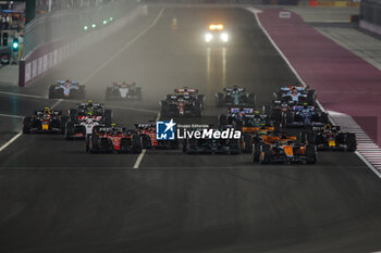 2023-10-07 - start of the race, depart, 81 PIASTRI Oscar (aus), McLaren F1 Team MCL60, action during the 2023 Formula 1 Qatar Grand Prix, 17th round of the 2023 Formula One World Championship from October 6 to 8, 2023 on the Lusail International Circuit, in Doha, Qatar - F1 - QATAR GRAND PRIX 2023 - FORMULA 1 - MOTORS