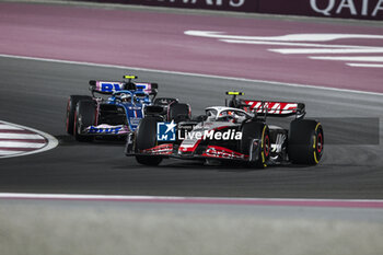 2023-10-07 - 27 HULKENBERG Nico (ger), Haas F1 Team VF-23 Ferrari, action 10 GASLY Pierre (fra), Alpine F1 Team A523, action during the 2023 Formula 1 Qatar Grand Prix, 17th round of the 2023 Formula One World Championship from October 6 to 8, 2023 on the Lusail International Circuit, in Doha, Qatar - F1 - QATAR GRAND PRIX 2023 - FORMULA 1 - MOTORS
