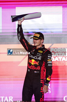 2023-10-08 - VERSTAPPEN Max (ned), Red Bull Racing RB19, portrait podium during the 2023 Formula 1 Qatar Grand Prix, 17th round of the 2023 Formula One World Championship from October 6 to 8, 2023 on the Lusail International Circuit, in Doha, Qatar - F1 - QATAR GRAND PRIX 2023 - RACE - FORMULA 1 - MOTORS