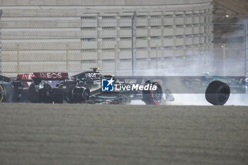 2023-10-08 - 44 HAMILTON Lewis (gbr), Mercedes AMG F1 Team W14, action 63 RUSSELL George (gbr), Mercedes AMG F1 Team W14, action crash, accident, during the 2023 Formula 1 Qatar Grand Prix, 17th round of the 2023 Formula One World Championship from October 6 to 8, 2023 on the Lusail International Circuit, in Doha, Qatar - F1 - QATAR GRAND PRIX 2023 - RACE - FORMULA 1 - MOTORS