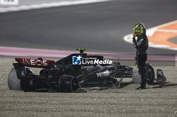 2023-10-08 - 44 HAMILTON Lewis (gbr), Mercedes AMG F1 Team W14, action crash, accident, during the 2023 Formula 1 Qatar Grand Prix, 17th round of the 2023 Formula One World Championship from October 6 to 8, 2023 on the Lusail International Circuit, in Doha, Qatar - F1 - QATAR GRAND PRIX 2023 - RACE - FORMULA 1 - MOTORS