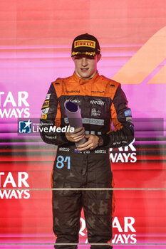 2023-10-08 - PIASTRI Oscar (aus), McLaren F1 Team MCL60, portrait podium trophy during the 2023 Formula 1 Qatar Grand Prix, 17th round of the 2023 Formula One World Championship from October 6 to 8, 2023 on the Lusail International Circuit, in Doha, Qatar - F1 - QATAR GRAND PRIX 2023 - RACE - FORMULA 1 - MOTORS