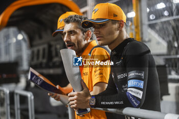 2023-10-08 - NORRIS Lando (gbr), McLaren F1 Team MCL60, portrait trophy during the 2023 Formula 1 Qatar Grand Prix, 17th round of the 2023 Formula One World Championship from October 6 to 8, 2023 on the Lusail International Circuit, in Doha, Qatar - F1 - QATAR GRAND PRIX 2023 - RACE - FORMULA 1 - MOTORS