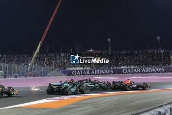 2023-10-08 - start of the race, depart, 01 VERSTAPPEN Max (nld), Red Bull Racing RB19, action 16 LECLERC Charles (mco), Scuderia Ferrari SF-23, action 44 HAMILTON Lewis (gbr), Mercedes AMG F1 Team W14, action during the 2023 Formula 1 Qatar Grand Prix, 17th round of the 2023 Formula One World Championship from October 6 to 8, 2023 on the Lusail International Circuit, in Doha, Qatar - F1 - QATAR GRAND PRIX 2023 - RACE - FORMULA 1 - MOTORS