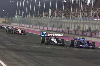 2023-10-08 - 22 TSUNODA Yuki (jap), Scuderia AlphaTauri AT04, action 10 GASLY Pierre (fra), Alpine F1 Team A523, action during the 2023 Formula 1 Qatar Grand Prix, 17th round of the 2023 Formula One World Championship from October 6 to 8, 2023 on the Lusail International Circuit, in Doha, Qatar - F1 - QATAR GRAND PRIX 2023 - RACE - FORMULA 1 - MOTORS