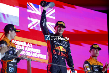 2023-10-08 - VERSTAPPEN Max (ned), Red Bull Racing RB19, portrait celebration podium trophy during the 2023 Formula 1 Qatar Grand Prix, 17th round of the 2023 Formula One World Championship from October 6 to 8, 2023 on the Lusail International Circuit, in Doha, Qatar - F1 - QATAR GRAND PRIX 2023 - RACE - FORMULA 1 - MOTORS