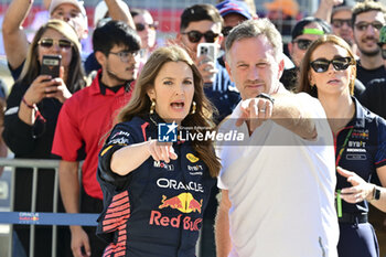 2023-10-19 - Drew Barrymore actress HORNER Christian (gbr), Team Principal of Red Bull Racing, portrait during the 2023 Formula 1 Lenovo United States Grand Prix, 18th round of the 2023 Formula One World Championship from October 20 to 22, 2023 on the Circuit of The Americas, in Austin, USA - F1 - US GRAND PRIX 2023 - FORMULA 1 - MOTORS