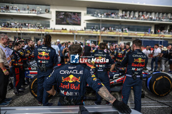 2023-10-21 - Red Bull Racing mechanic, mecanicien, mechanics during the 2023 Formula 1 Lenovo United States Grand Prix, 18th round of the 2023 Formula One World Championship from October 20 to 22, 2023 on the Circuit of The Americas, in Austin, USA - F1 - US GRAND PRIX 2023 - FORMULA 1 - MOTORS