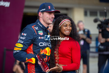 2023-10-21 - Max Verstappen (NED) Redbull Racing RB19 and ShaCarri Richardson (USA) Athlete

during FORMULA 1 LENOVO UNITED STATES GRAND PRIX 2023 - Oct19 to Oct22 2023 Circuit of Americas, Austin, Texas, USA - FORMULA 1 LENOVO UNITED STATES GRAND PRIX 2023 - FORMULA 1 - MOTORS