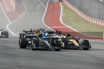 2023-10-22 - 44 HAMILTON Lewis (gbr), Mercedes AMG F1 Team W14, action 04 NORRIS Lando (gbr), McLaren F1 Team MCL60, action start of the race, depart, during the 2023 Formula 1 Lenovo United States Grand Prix, 18th round of the 2023 Formula One World Championship from October 20 to 22, 2023 on the Circuit of The Americas, in Austin, USA - F1 - US GRAND PRIX 2023 - FORMULA 1 - MOTORS